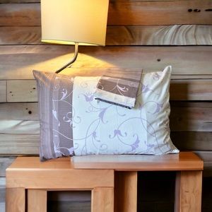 2 pillowcases.Zippered and high quality. 100% cotton